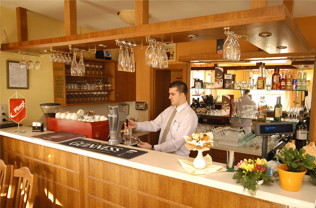 Hotel Bavaria Abda Eksteriør billede
