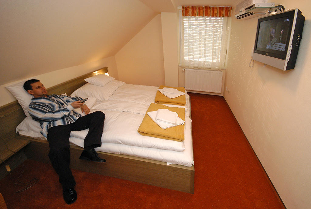 Hotel Bavaria Abda Værelse billede